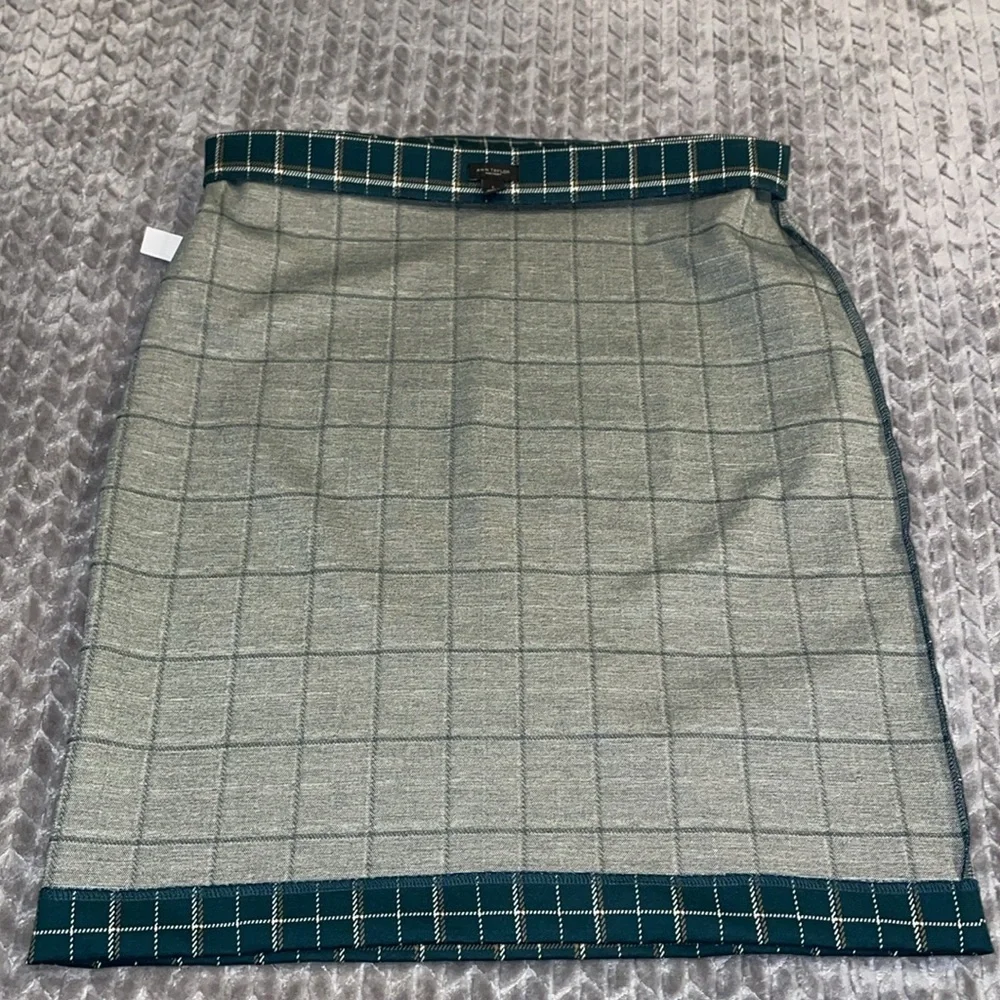 Ann Taylor Elastic Waist Midi Skirt.  Size Large.  Plaid.  Green & White.